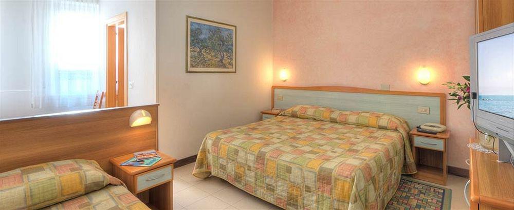 Hotel Giannino Porto Recanati Exteriör bild