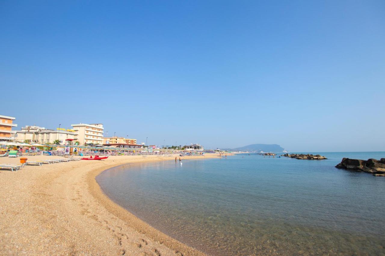 Hotel Giannino Porto Recanati Exteriör bild
